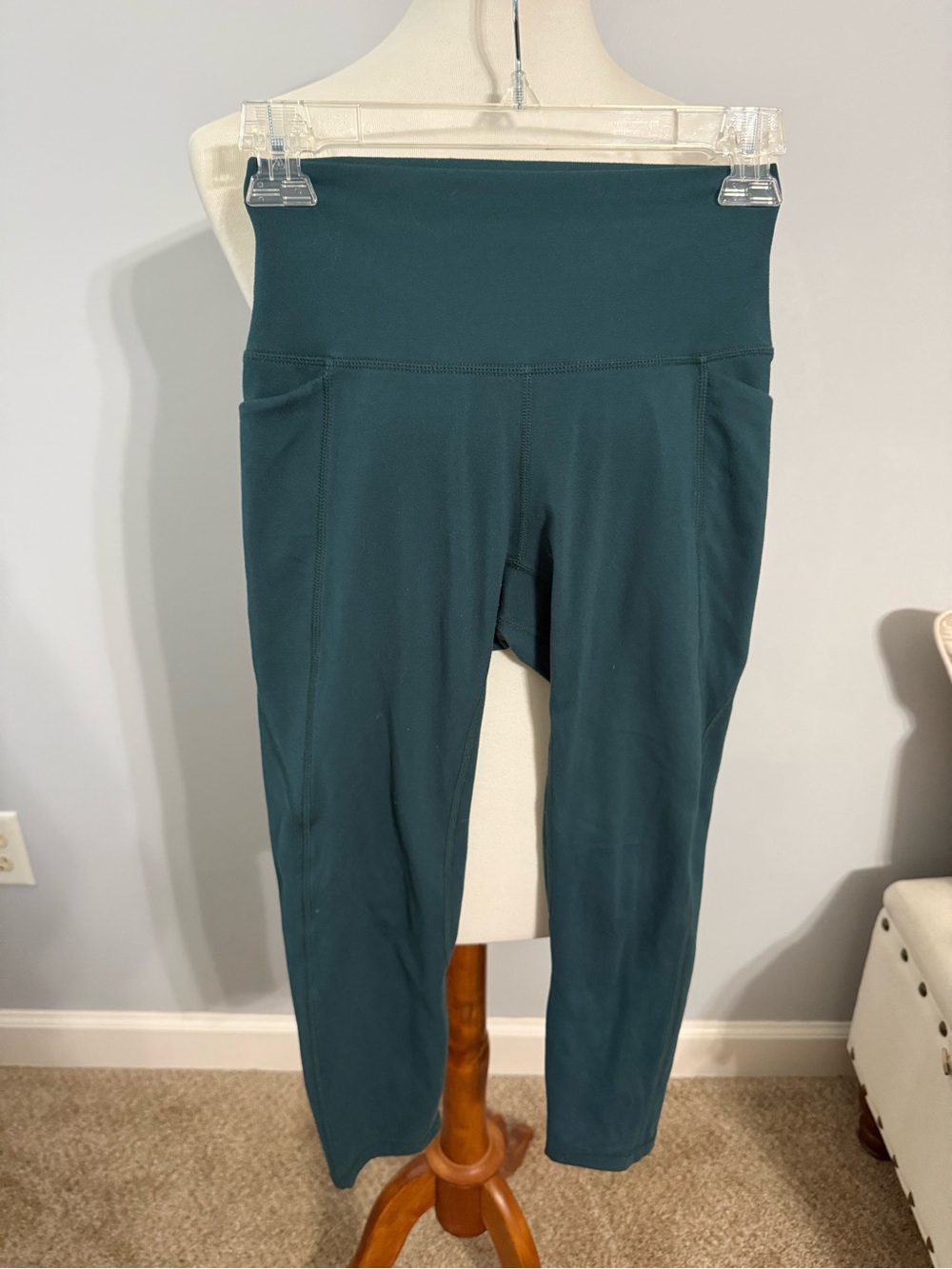 Senita Athletics Teal High-Waist Capri Leggings
